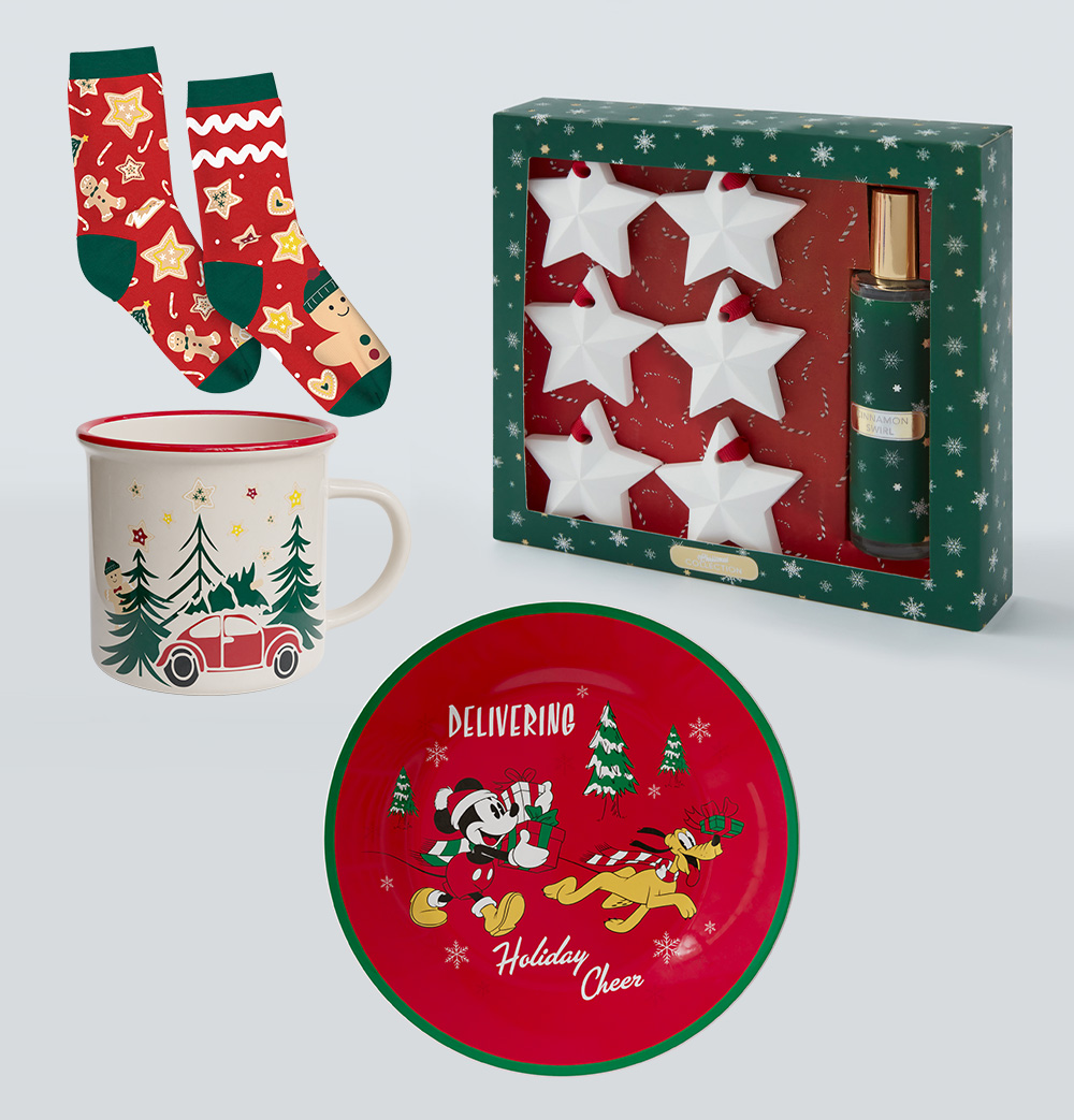 Karácsonyi készlet, karácsonyi zoknik és bögrék, valamint Mickey egér témájú edények kaphatók a Pepco üzletekben.